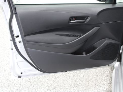 Used 2026 Toyota Corolla LE FWD image 12
