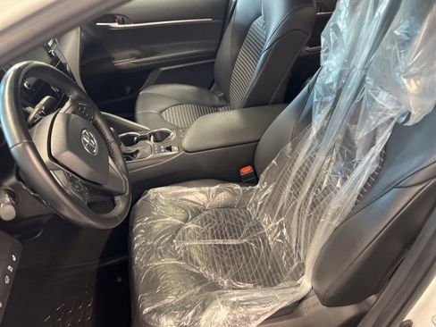 Used 2021 Toyota Camry SE w/ Cold Weather Package image 23