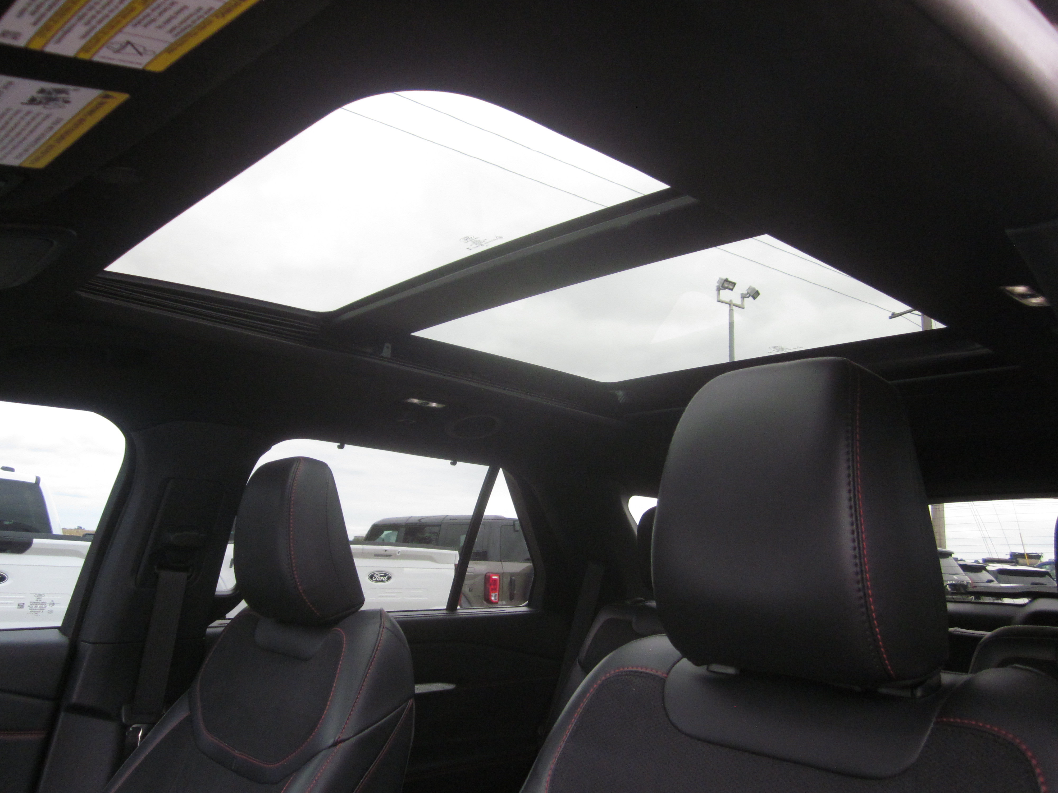 Used 2025 Ford Explorer ST AWD/4WD image 18