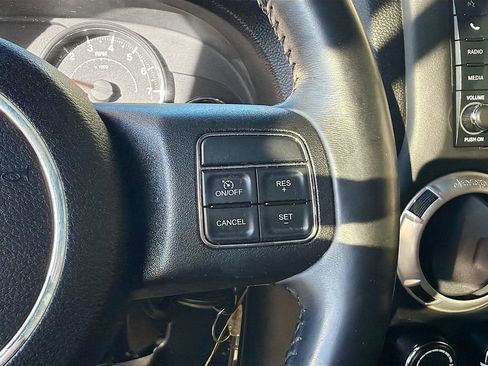 Used 2017 Jeep Wrangler Unlimited Sahara w/ Connectivity Group AWD/4WD image 29