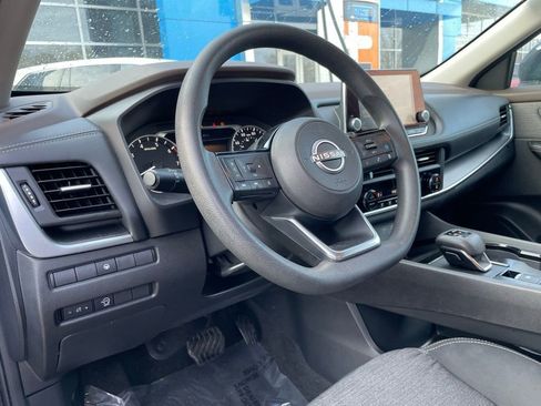 Used 2023 Nissan Rogue SV image 10