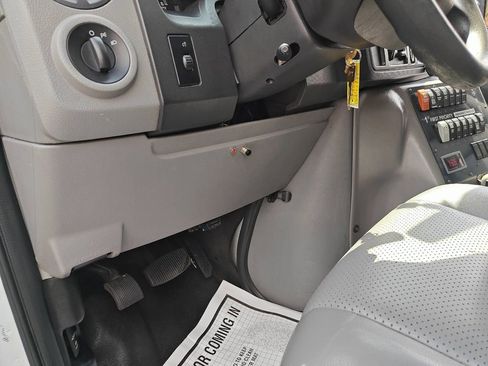 Used 2012 Ford E-450 and Econoline 450 Super Duty w/ Ambulance Prep Pkg image 26