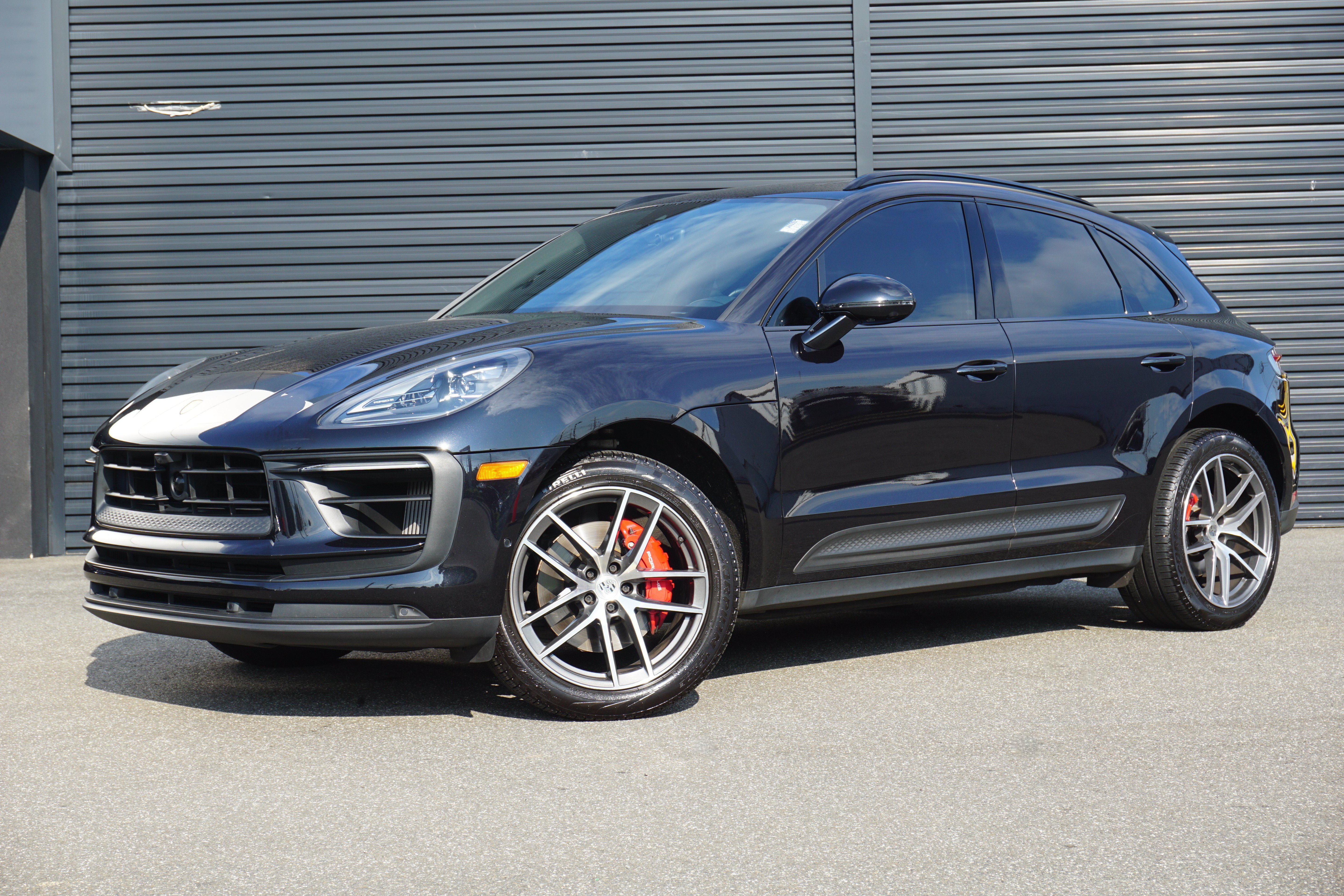 Certified 2022 Porsche Macan S AWD/4WD image 1