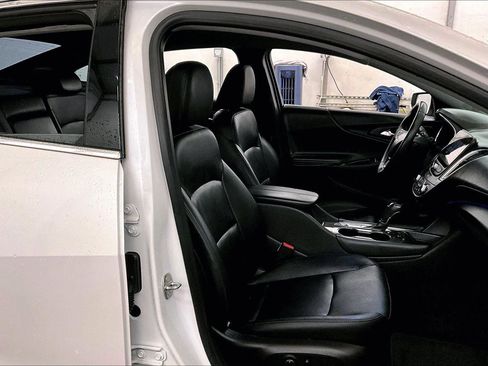 Used 2017 Chevrolet Malibu Hybrid w/ Leather Package image 8