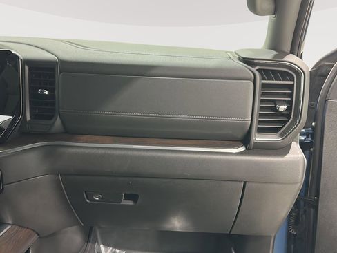 Used 2024 GMC Sierra 1500 SLT w/ SLT Premium Package image 18