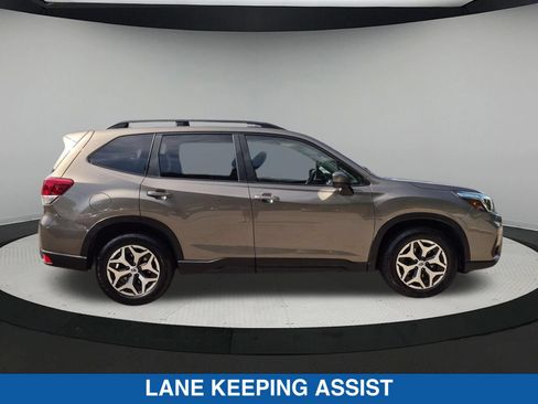 Used 2019 Subaru Forester Premium AWD/4WD image 2