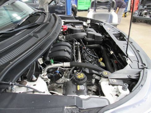 Used 2018 Ford Explorer XLT w/ Equipment Group 202A AWD/4WD image 42