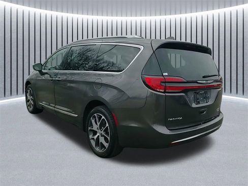 Used 2021 Chrysler Pacifica Limited w/ Premium & Safety Sphere Group image 10