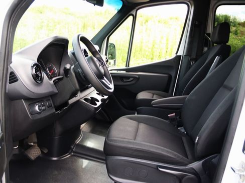 Used 2024 Mercedes-Benz Sprinter 2500 image 12