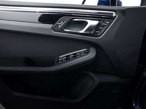 Certified 2026 Porsche Macan AWD/4WD image 16