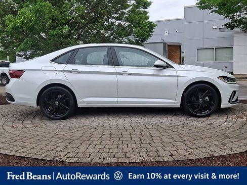 Used 2025 Volkswagen Jetta SE w/ Sunroof Package FWD image 7