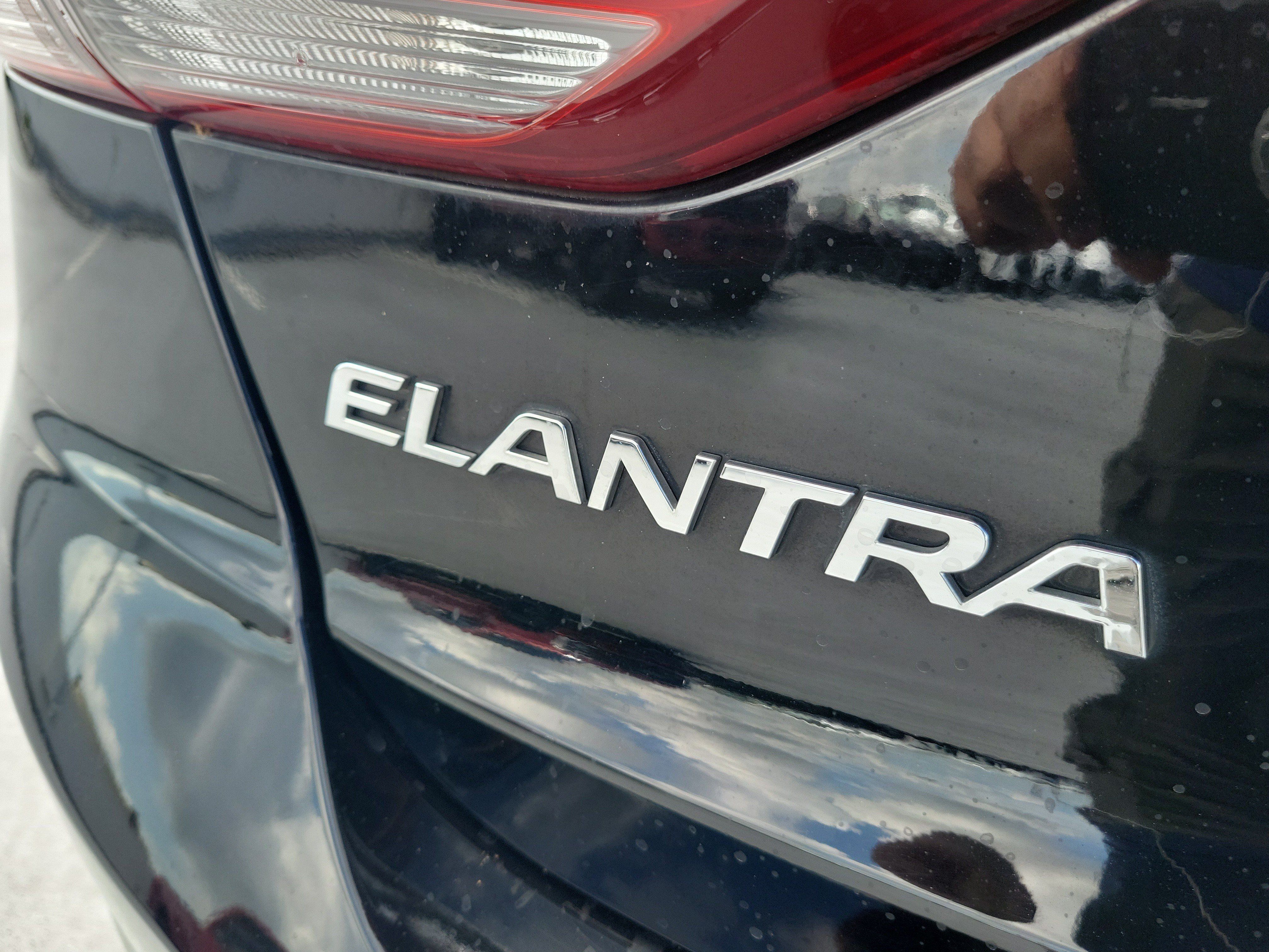 Used 2017 Hyundai Elantra SE FWD image 9