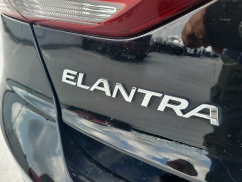 Used 2017 Hyundai Elantra SE FWD image 9