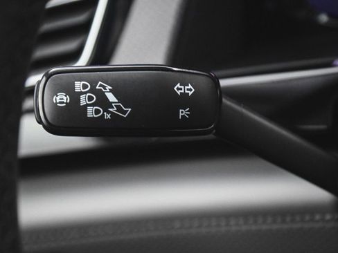 Used 2025 Volkswagen Atlas Peak Edition SE AWD/4WD image 28
