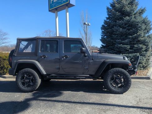Used 2014 Jeep Wrangler Unlimited Sport image 5