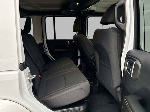 Certified 2025 Jeep Wrangler Unlimited Sahara w/ Safety Group AWD/4WD image 10