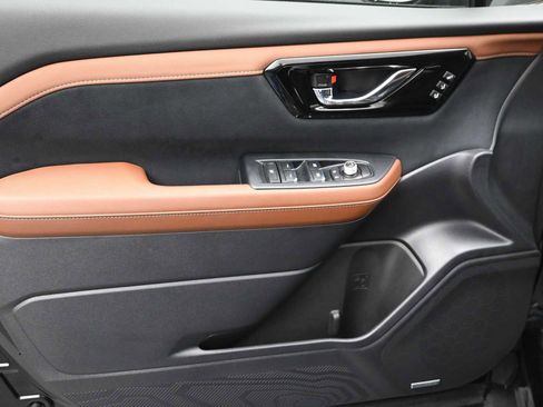 Used 2025 Subaru Forester Touring image 7