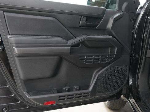 Used 2025 Toyota Tacoma SR5 AWD/4WD image 18