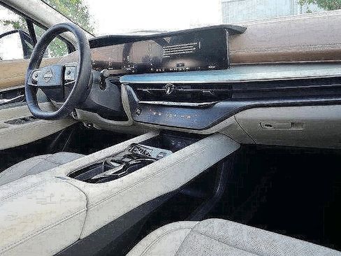 Certified 2025 Nissan Murano Platinum w/ Cargo Package image 19