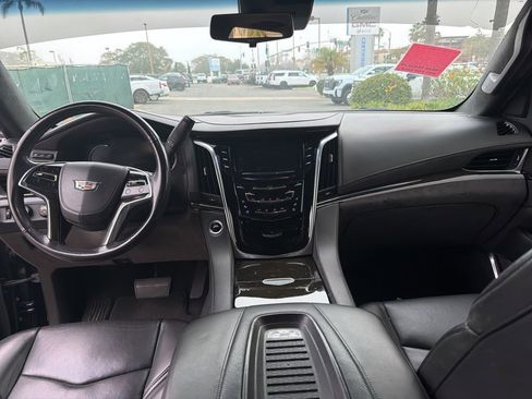 Used 2019 Cadillac Escalade Platinum image 10