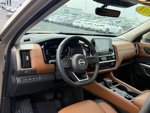 Used 2024 Nissan Pathfinder Platinum w/ Cargo Package image 4