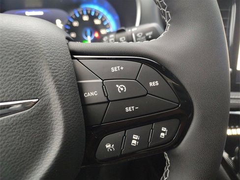 New 2026 Chrysler Pacifica Limited w/ Uconnect Theater Family Group image 19