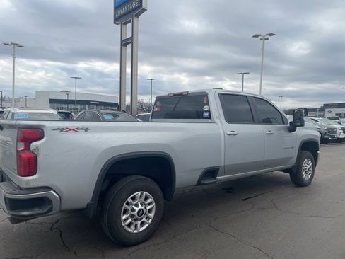 Used 2022 Chevrolet Silverado 2500 LT w/ Convenience Package image 2
