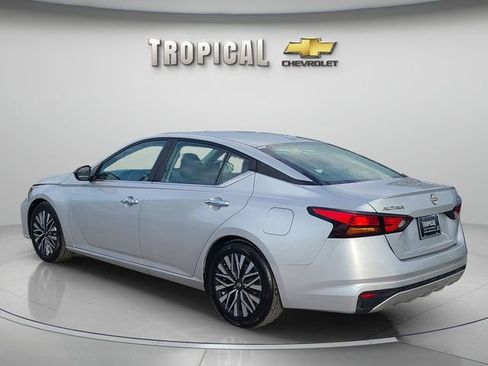 Used 2024 Nissan Altima 2.5 SV image 3