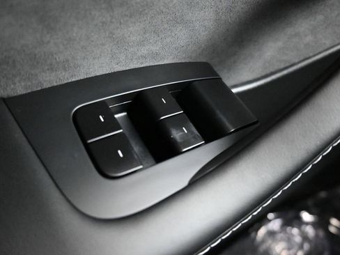 Used 2025 Tesla Model Y Long Range image 26