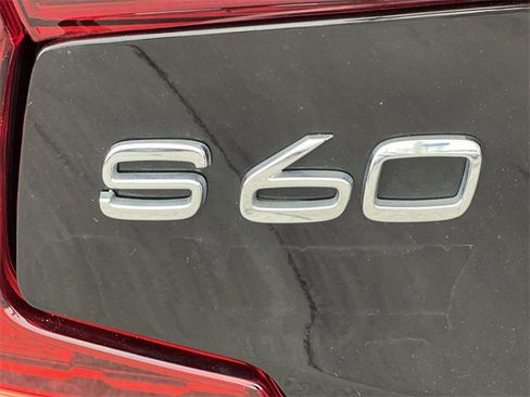 Used 2022 Volvo S60 B5 Momentum w/ Premium Package image 11