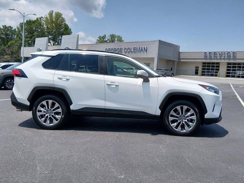 Used 2019 Toyota RAV4 XLE Premium FWD image 3