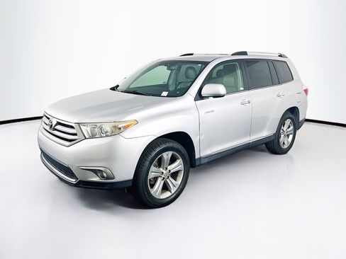 Used 2013 Toyota Highlander Limited FWD image 3