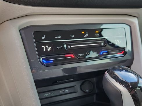 Used 2024 Volkswagen Tiguan SE w/ MDO Package, Two-Row image 9