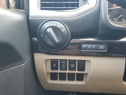 Used 2017 Nissan Titan SV image 26