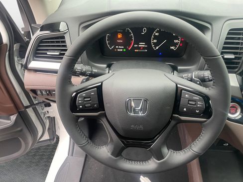 New 2026 Honda Odyssey Touring image 10