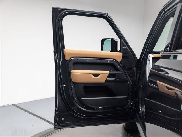 New 2026 Land Rover Defender 110 X-Dynamic SE AWD/4WD image 24
