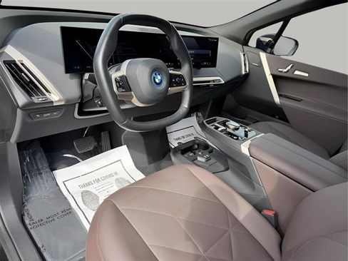 Used 2024 BMW iX xDrive50 w/ Premium Package AWD/4WD image 17