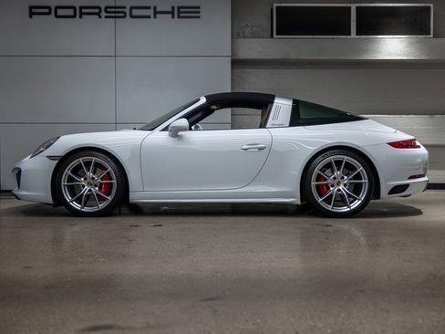Used 2018 Porsche 911 Targa 4S image 2