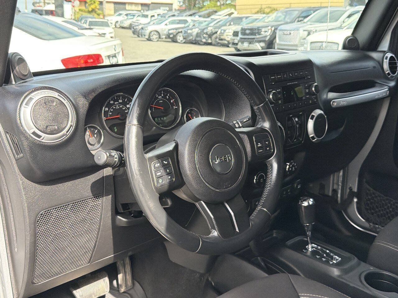 Used 2013 Jeep Wrangler Unlimited Sahara w/ Connectivity Group AWD/4WD image 32