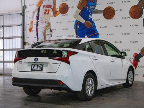 Used 2021 Toyota Prius LE FWD image 23