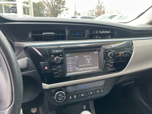 Used 2015 Toyota Corolla LE image 20