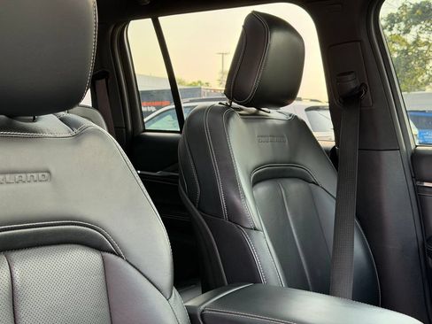 Used 2023 Jeep Grand Cherokee Overland AWD/4WD image 37