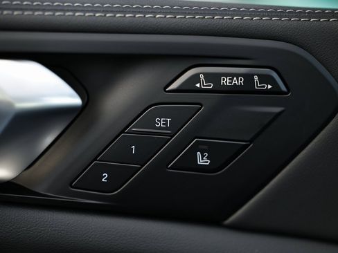 New 2026 BMW X7 xDrive40i w/ Premium Package image 16