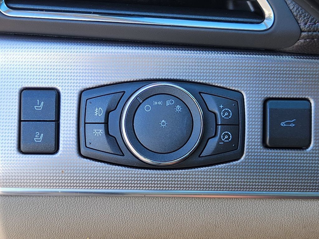 Used 2011 Lincoln MKX 2WD w/ 101A Rapid Spec Order Code image 13