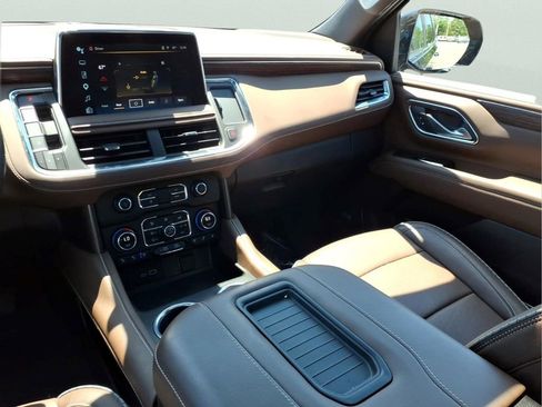 Used 2024 Chevrolet Tahoe High Country AWD/4WD image 18