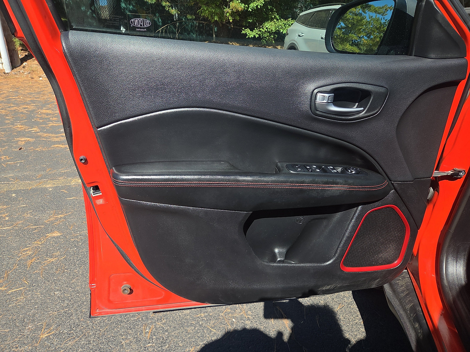 Used 2018 Jeep Compass Trailhawk w/ Leather Interior Group AWD/4WD image 14