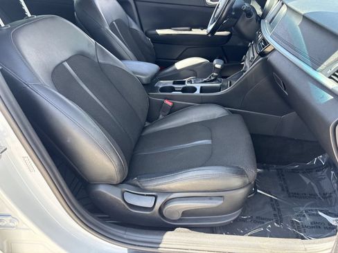 Used 2019 Kia Optima S FWD image 9