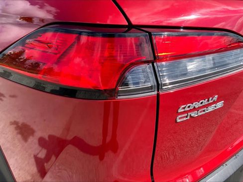 Used 2023 Toyota Corolla Cross XLE FWD image 28