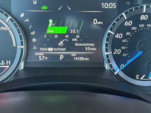 Certified 2025 Toyota Highlander XLE image 33