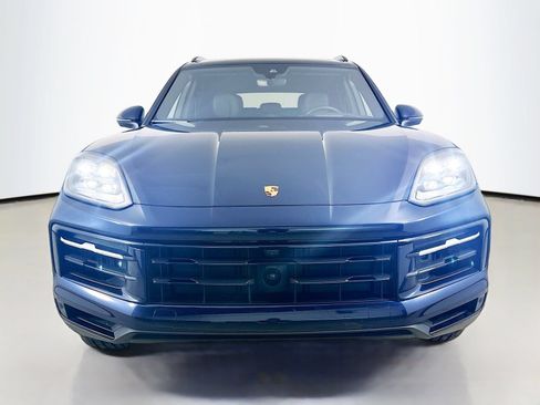 Used 2025 Porsche Cayenne E-Hybrid AWD/4WD image 2